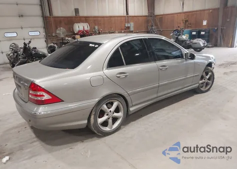 2005 Mercedes-Benz C 230 Kompressor Sport z USA, uszkodzony, nr VIN WDBRF40J65F574966